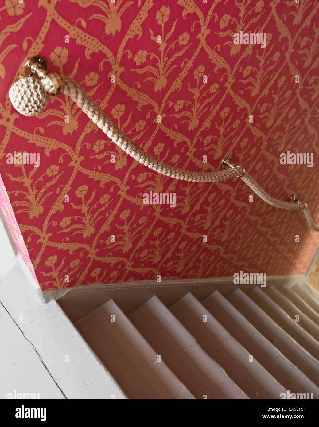 Mogul wallpaper by David Hicks in stairwell with rope bannister Stock Photo