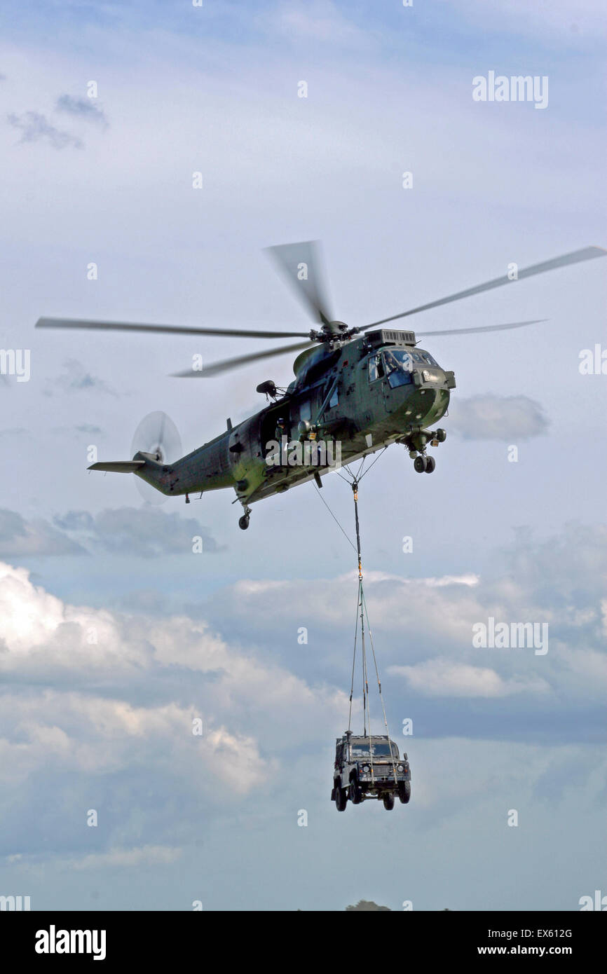 Westland Sea King H C Mk 4 flying with a Land Rover underslung load at RNAS Yovilton Stock Photo