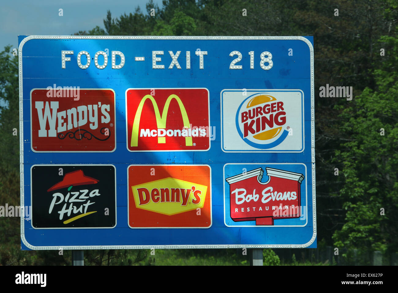 Exit 218 Food sign. Wendy's. McDonald's. Burger King. Pizza Hut. Denny's.  Bob Evans. Northbound I-71 in Ohio Stock Photo - Alamy