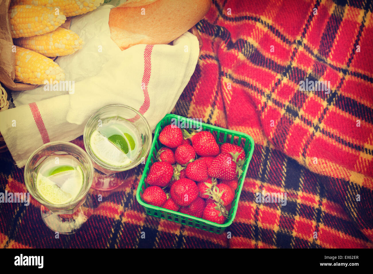 Picnic food drink basket hires stock photography and images Alamy