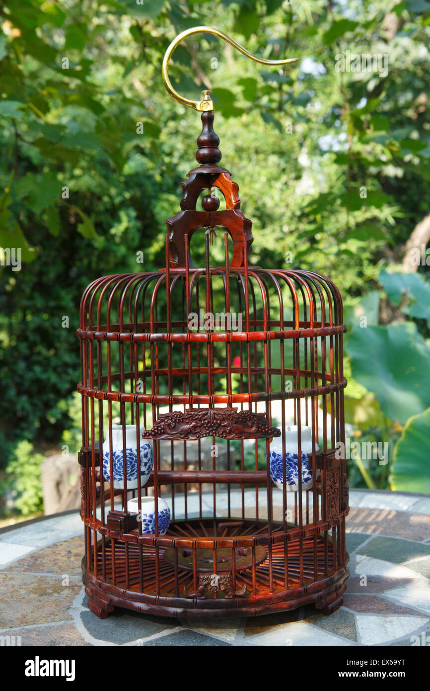 Empty birdcage hi-res stock photography and images - Alamy