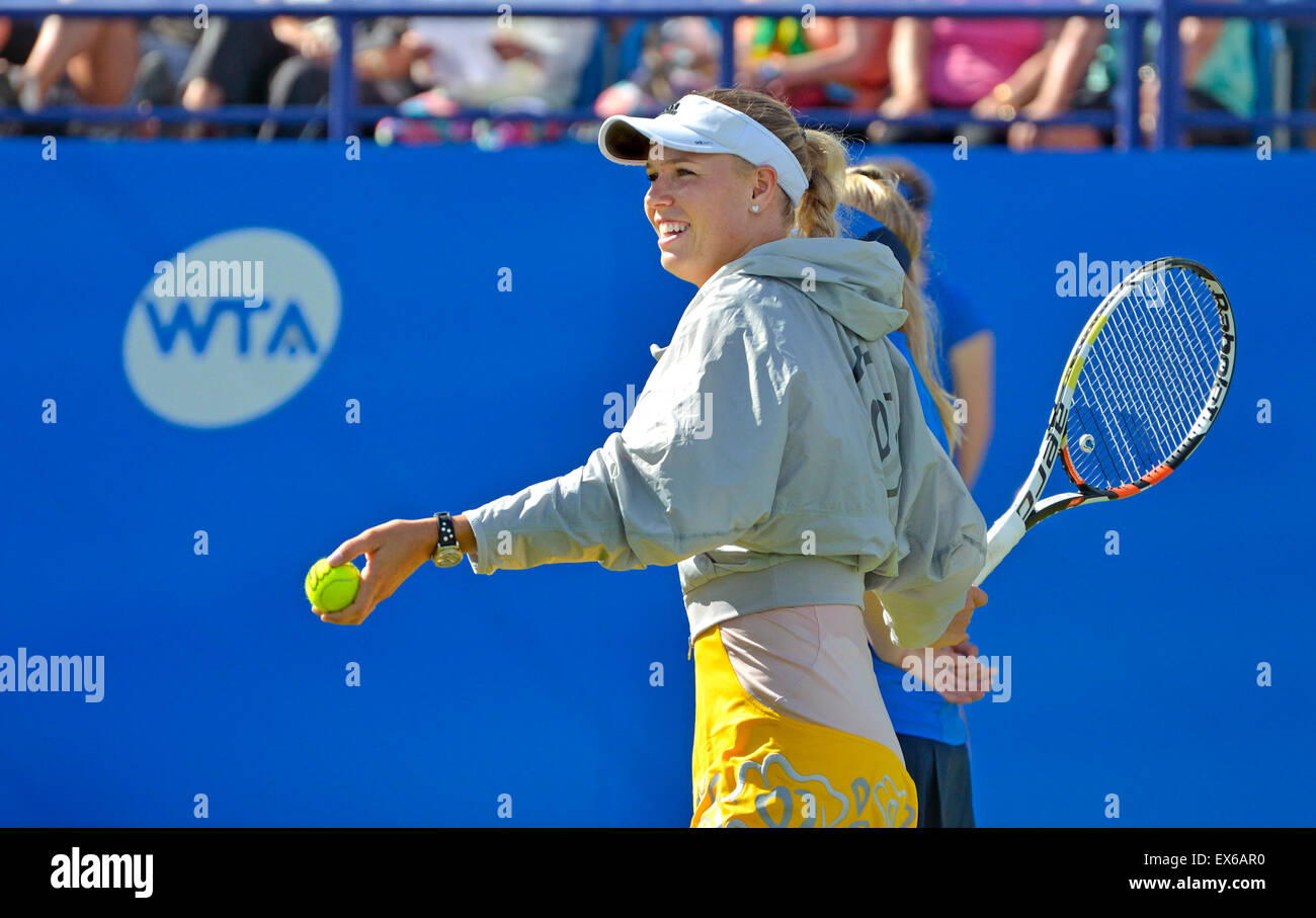 Caroline Wozniacki (Denmark) hitting signed tennis balls into the crowd after her victory in the quarter finals, Eastbourne 2015 Stock Photo