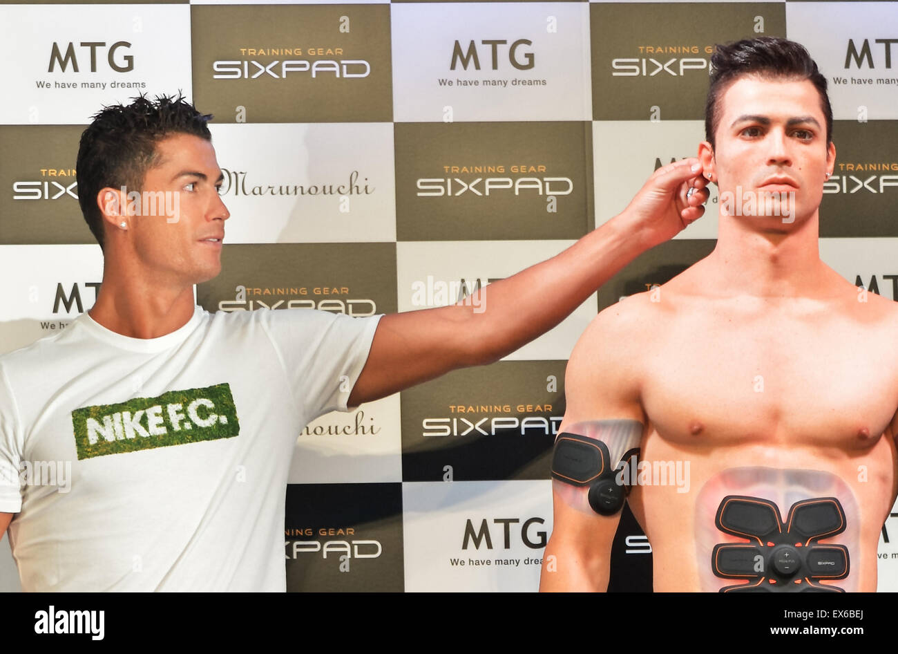 Cristiano Ronaldo, Real Madrid, July 8, 2015, Tokyo, Japan : Real Madrid footballer Cristiano Ronaldo(L) attends the press conference for MTG's Cyber Clone at the Maru Cube of Marunouchi Building in Tokyo, Japan, on July 8, 2015. MTG's Cyber Clone is clone robot as collaborate with American special effects studio "Legacy Effects" and 3D printing equipment company "Stratasys". Credit:  AFLO/Alamy Live News Stock Photo
