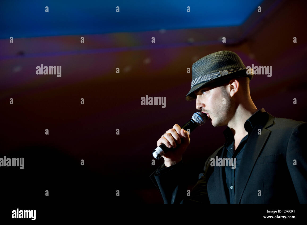 Singer in a fedora hat performing Stock Photo Alamy