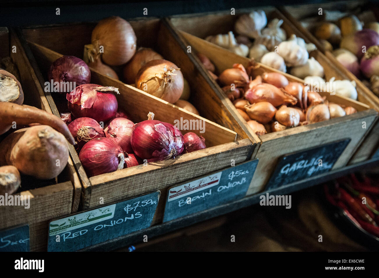 Fresh produce onions hi-res stock photography and images - Alamy