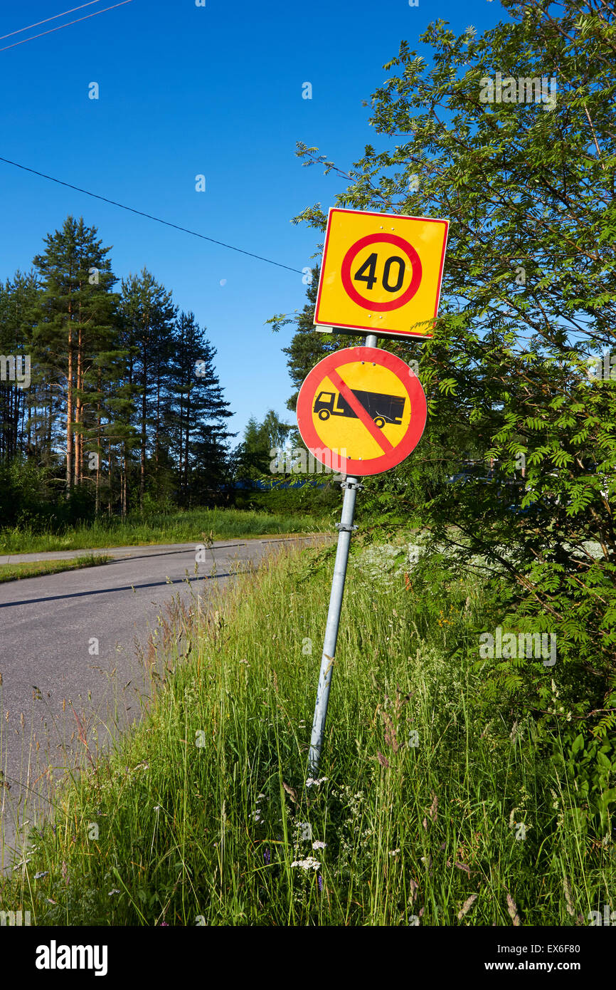 Road sign no entry lorry hi-res stock photography and images - Alamy