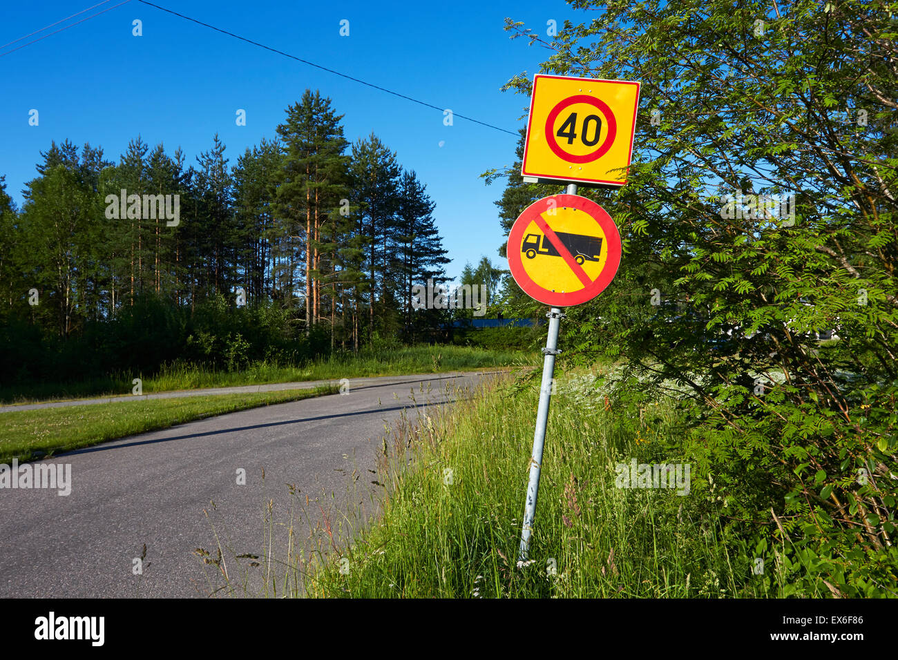 Road sign no entry lorry hi-res stock photography and images - Alamy