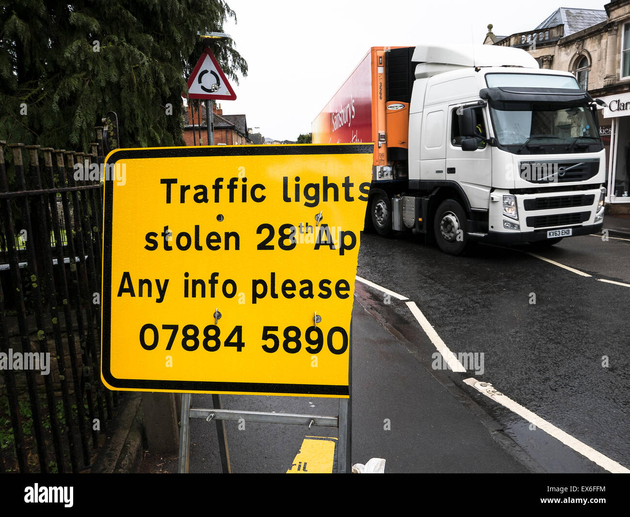 Damaged sign seeking help to find traffic lights stolen from recent main road works in Melksham Wiltshire UK Stock Photo