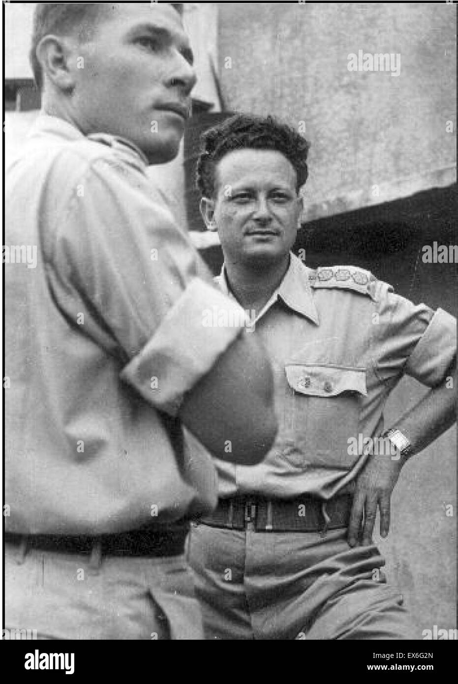 Moshe Kelman, Commander Third Battalion, Palmach (Jewish underground fighters in Palestine), with Yigal Allon 1948 Stock Photo