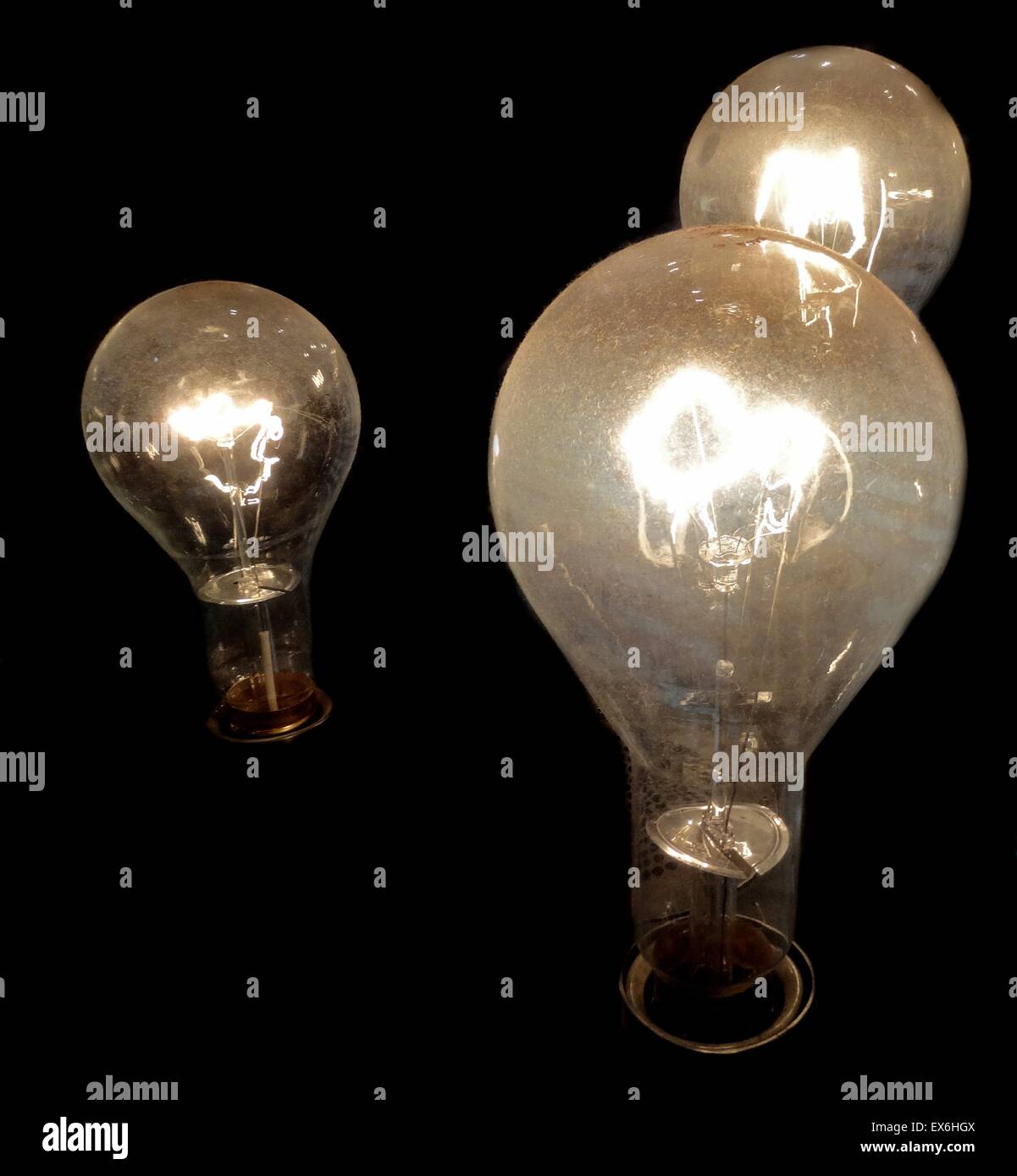 Photograph of filament light bulbs. These light bulbs have an ultra