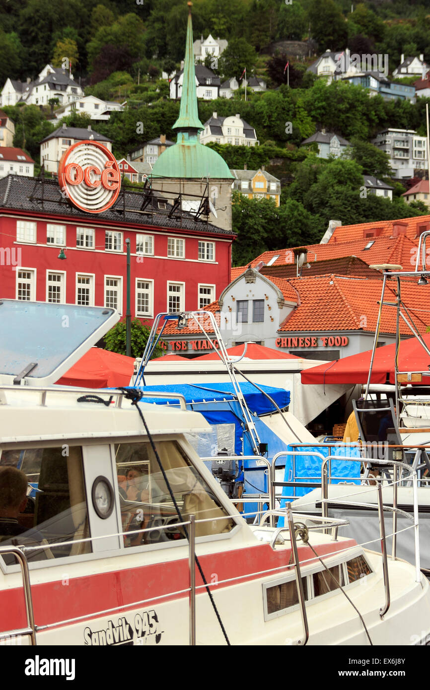 Marina, Bergen Harbour and Bergen Fish Market, from the Strandkaien, Bergen, Norway, Scandinavia
