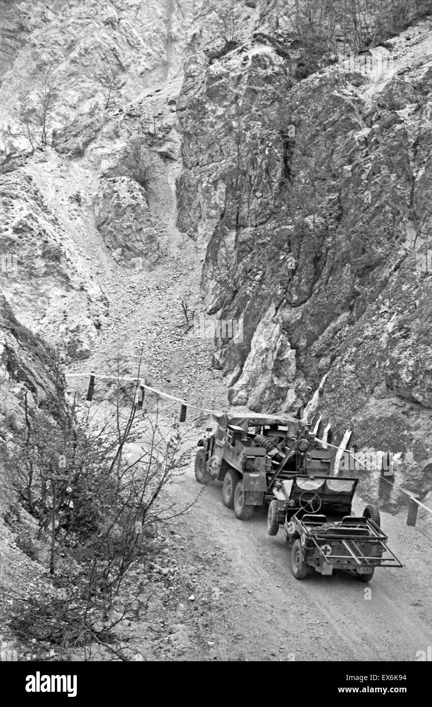 US Army truck towing a jeep in the Monte Cassino area, Italy, World War Two 1944 Stock Photo