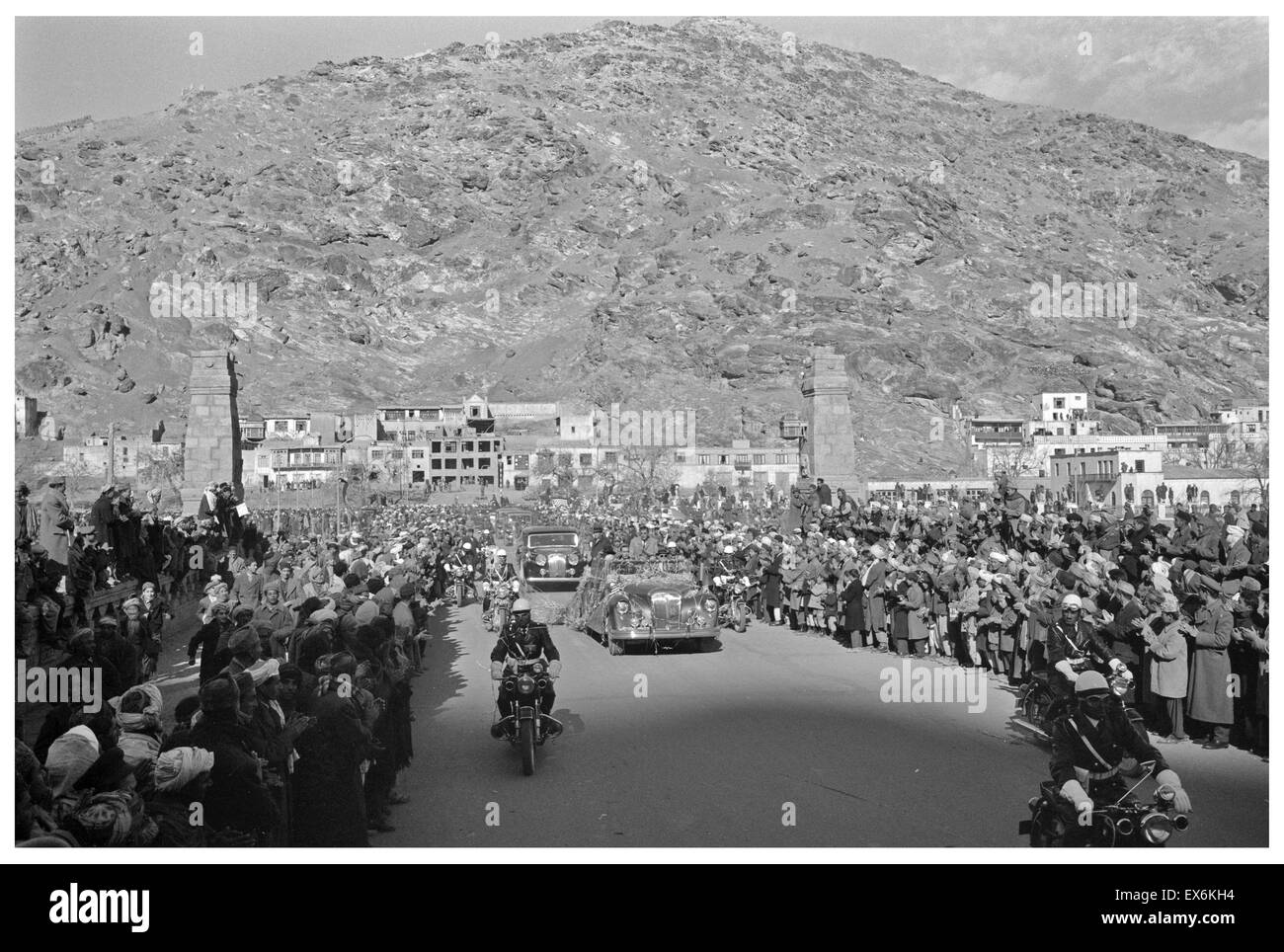 Photograph of the Motorcade for President Eisenhower's (1890-1961) visit to Kabul, Afghanistan. Photographed by Thomas J. O'Halloran. Dated 1959 Stock Photo