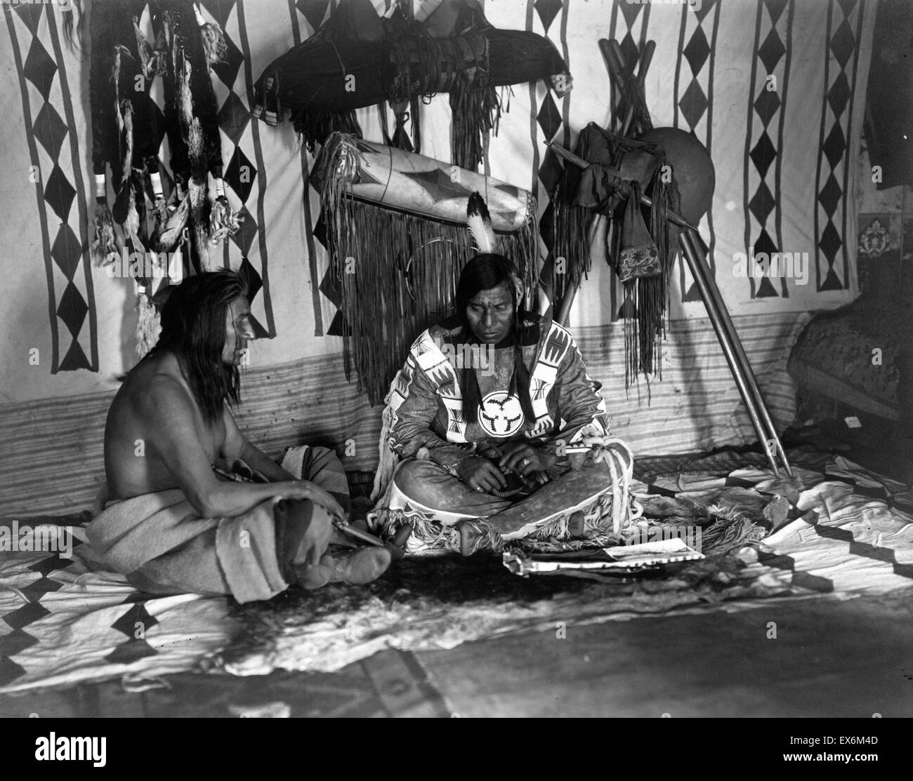 Native american blanket Black and White Stock Photos Images Alamy