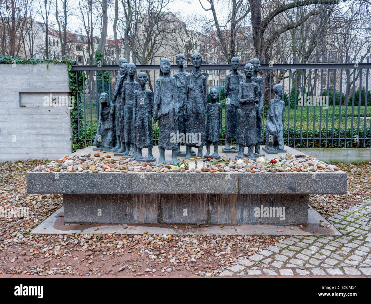 Sculpture, Figure Group by Will Lammert , reminder of the suffering of the Jews during WW2 -  Der Jüdische Friedhof, Berlin Stock Photo