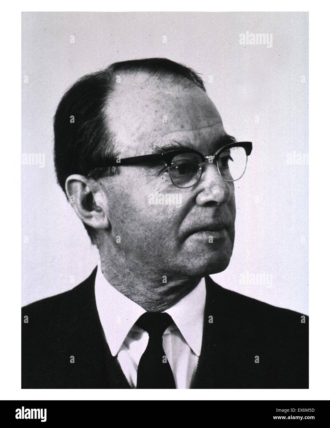 Arne Tiselius (1902 – 1971) Swedish biochemist who won the Nobel Prize in Chemistry in 1948 'for his research on electrophoresis and adsorption analysis Stock Photo