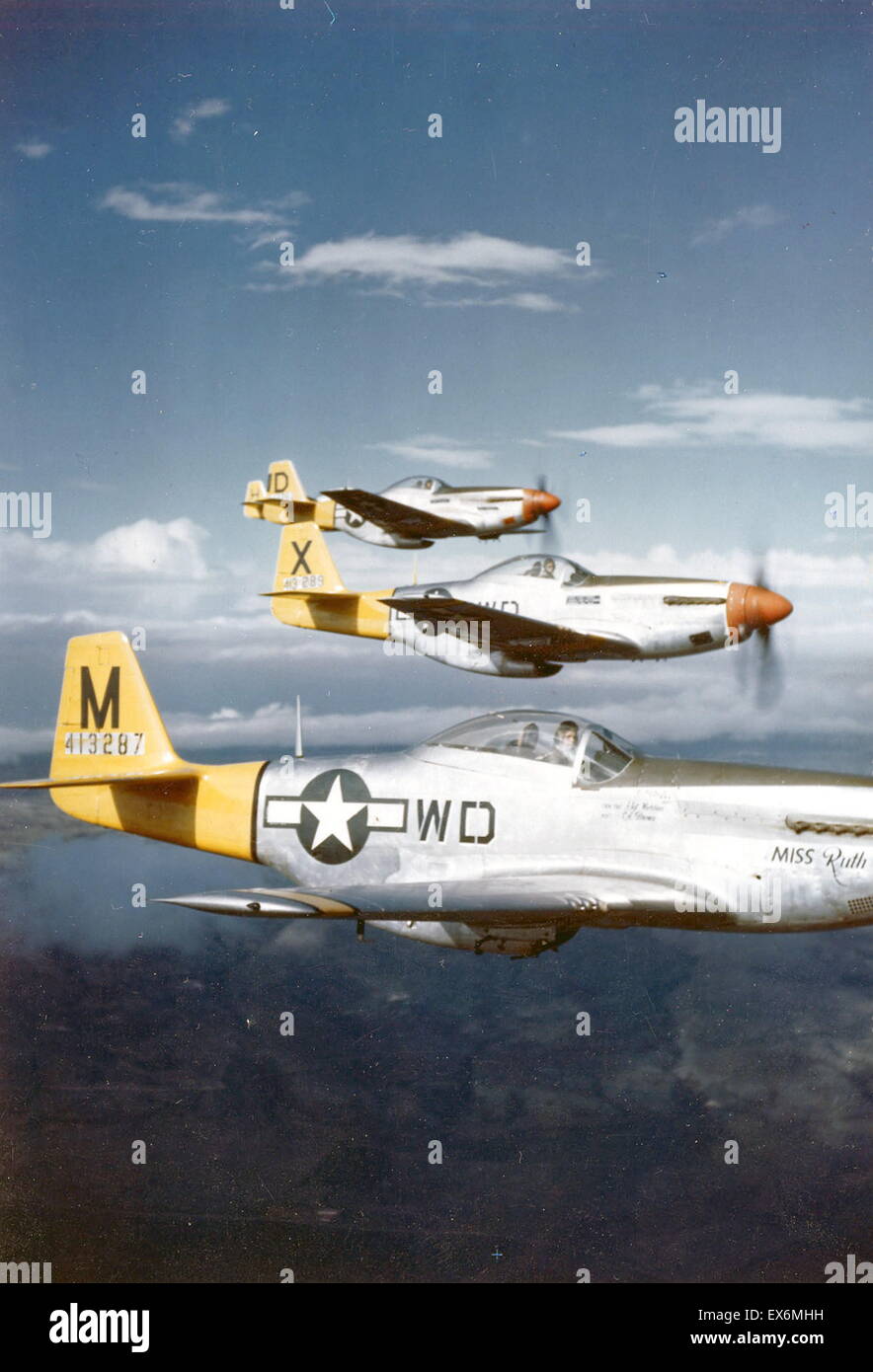 US Air Force World war two, P-51D Mustangs of the 4th Fighter Squadron in flight, Italy, 1944 Stock Photo