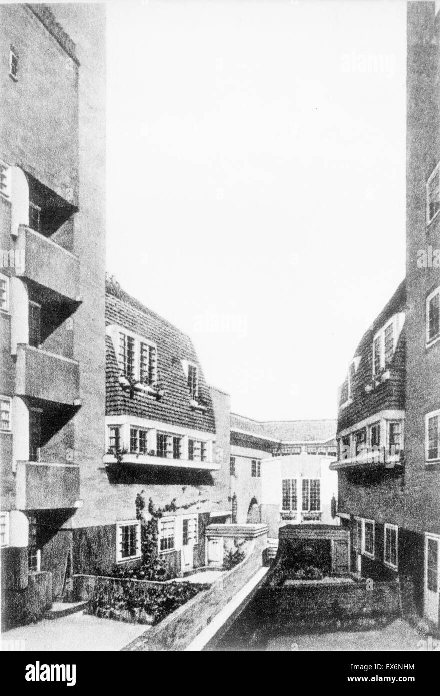 Apartments for workers of the 'Einge Haard' Housing Association, near the Spaarndammerplantsoen, Amsterdam, Netherlands. Designed by M. De Klerk Stock Photo