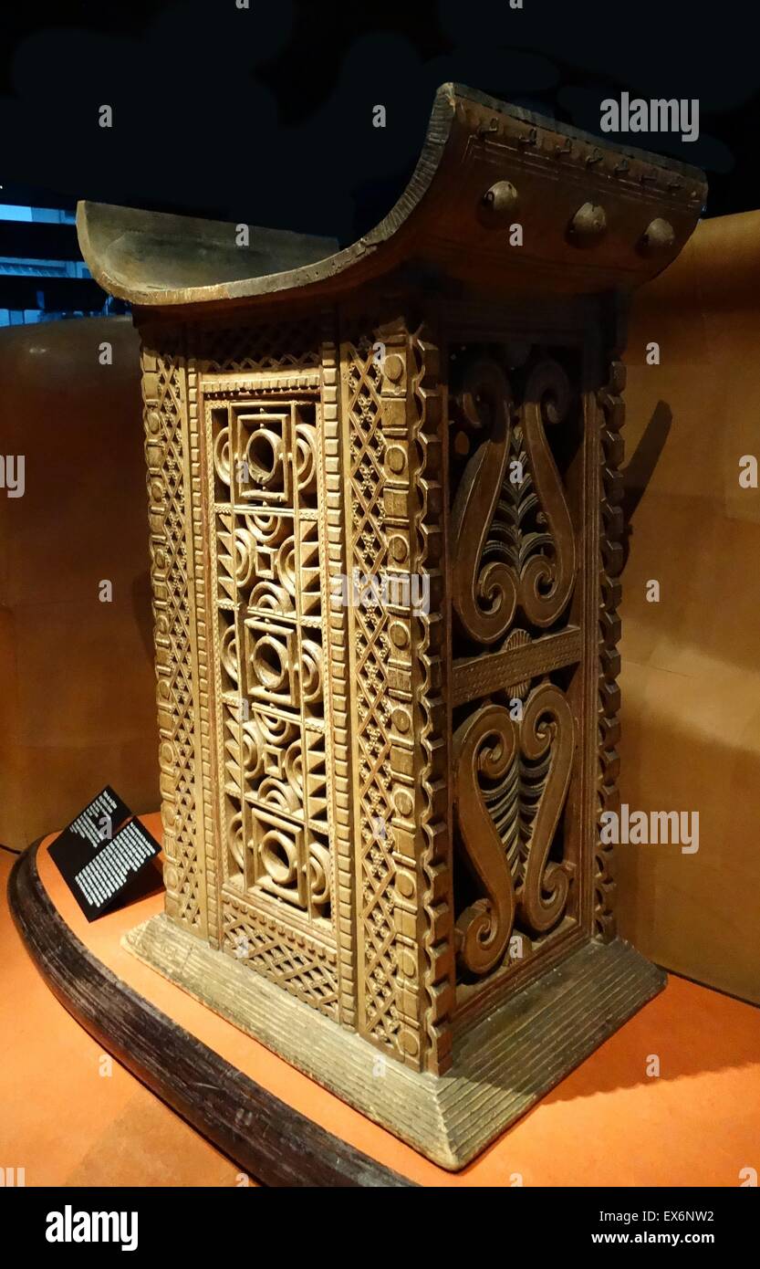 Wood and metal throne of King Ghezo of Benin, Africa. Dated 17th Century Stock Photo