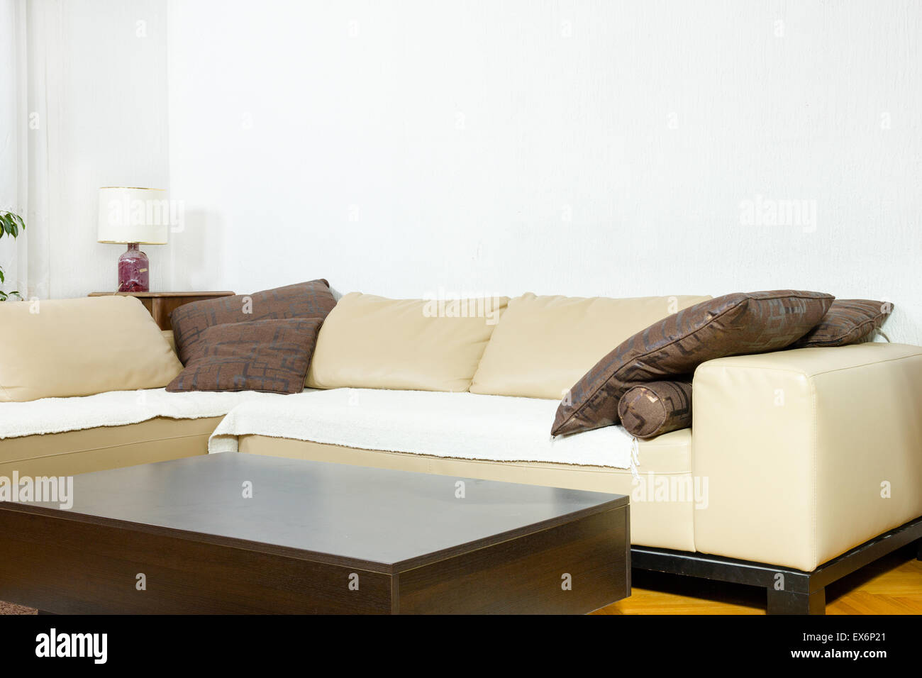 Contemporary sitting room iwth caffee table. Living room in modern