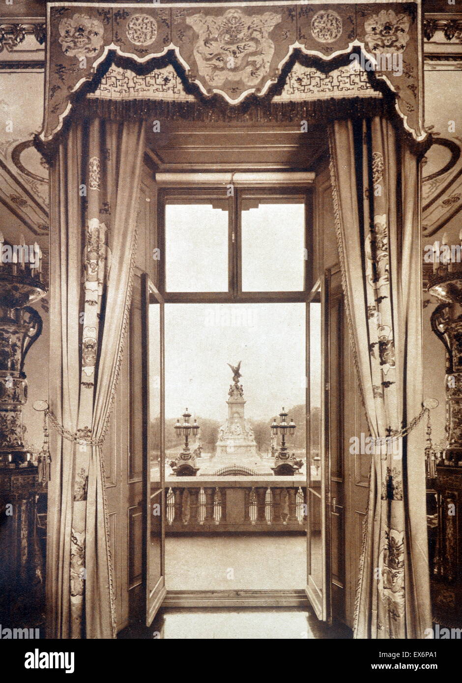 Doors leading out to the royal balcony at Buckingham palace in London 1936 Stock Photo