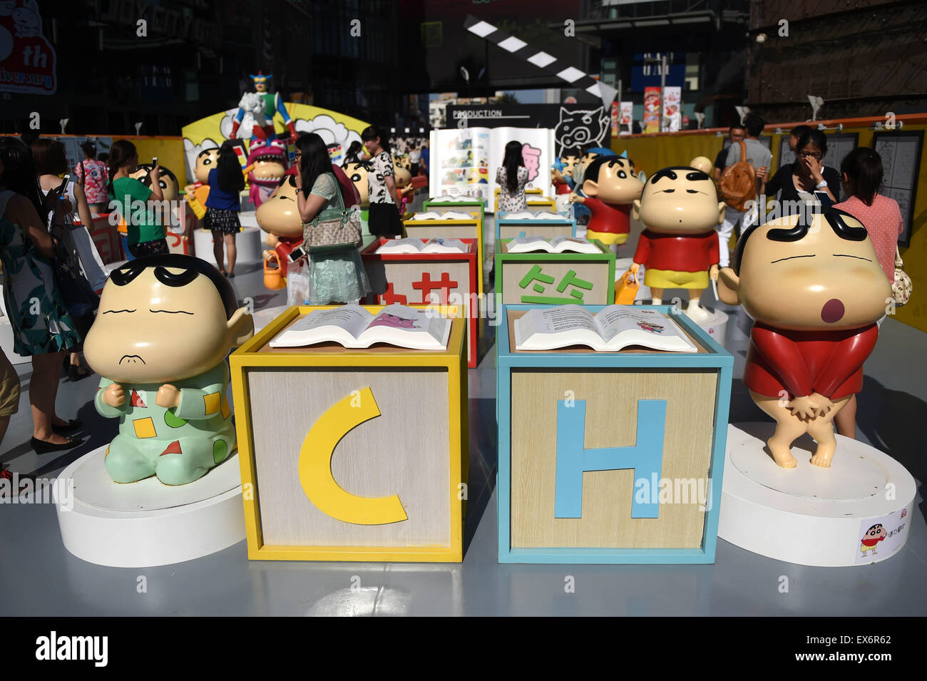 Shenyang, China's Liaoning Province. 8th July, 2015. People visit the exhibition marking the 25th anniversary of Japanese manga series Crayon Shin-chan in Shenyang, northeast China's Liaoning Province, July 8, 2015. The exhibition will be open to public on July 11. © Pan Yulong/Xinhua/Alamy Live News Stock Photo