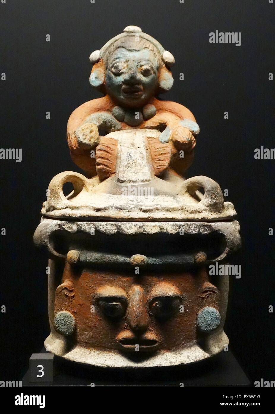 Mayan bowl with lid made of polychrome earthenware. Circa 600-800 AD; Quiche, Guatemala Stock Photo