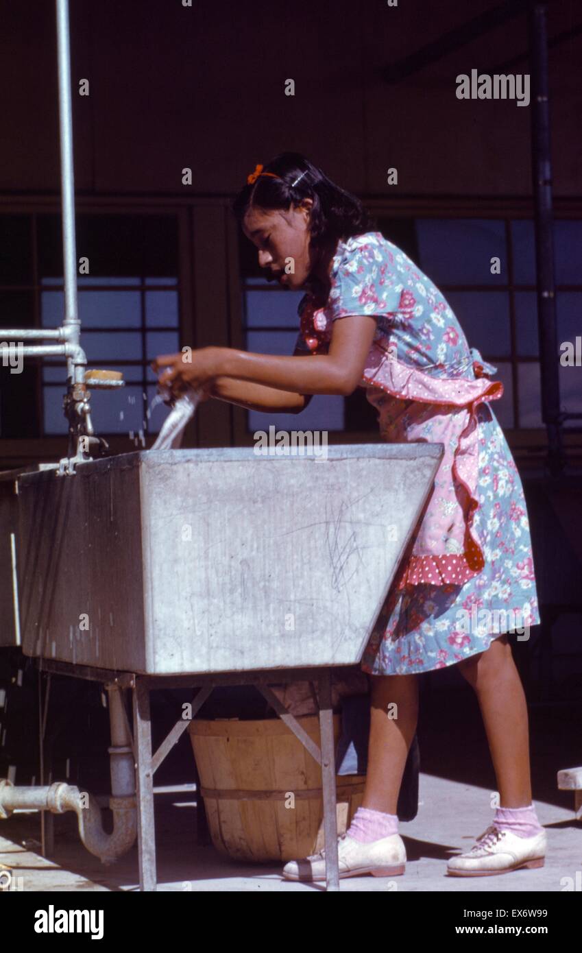 Young woman at the community laundry on a Saturday afternoon. Camp, Robstown, Texas, USA. Photographer Arthur Rothstein (1915-1985). Colour. January 1942. Stock Photo