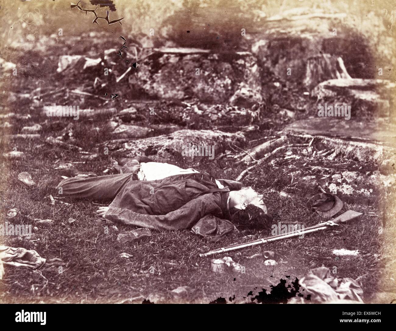 Photomechanical print of a deceased sharpshooter during the Battle of Gettysburg. The Battle of Gettysburg lasted from July 1–3, 1863, in and around the town of Gettysburg, Pennsylvania, by Union and Confederate forces during the American Civil War. Photo Stock Photo