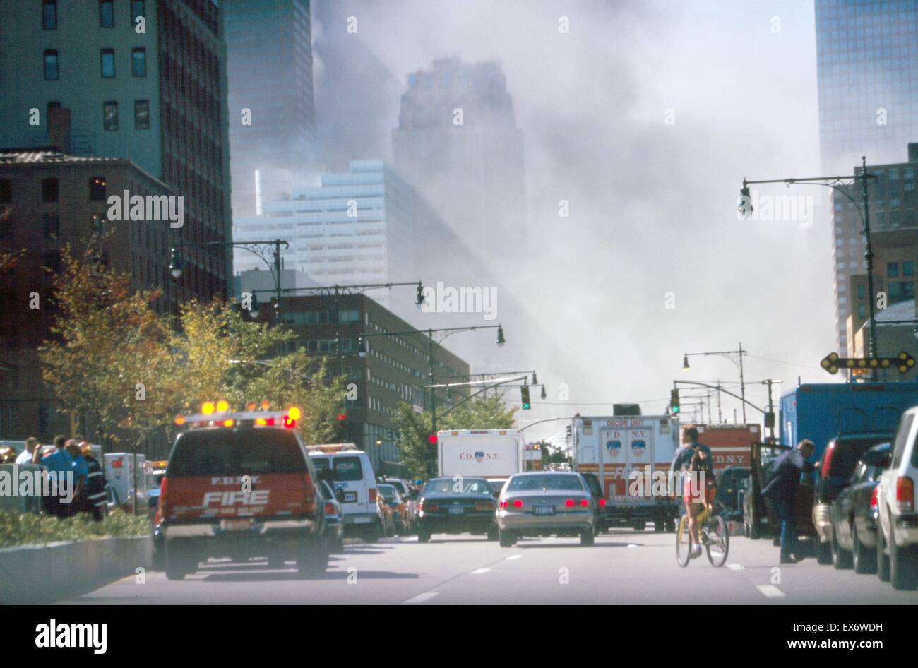 Photograph of emergency services rushing toward the World Trade Centre after the 2001 terror attacks on New York City. Dated 2001 Stock Photo