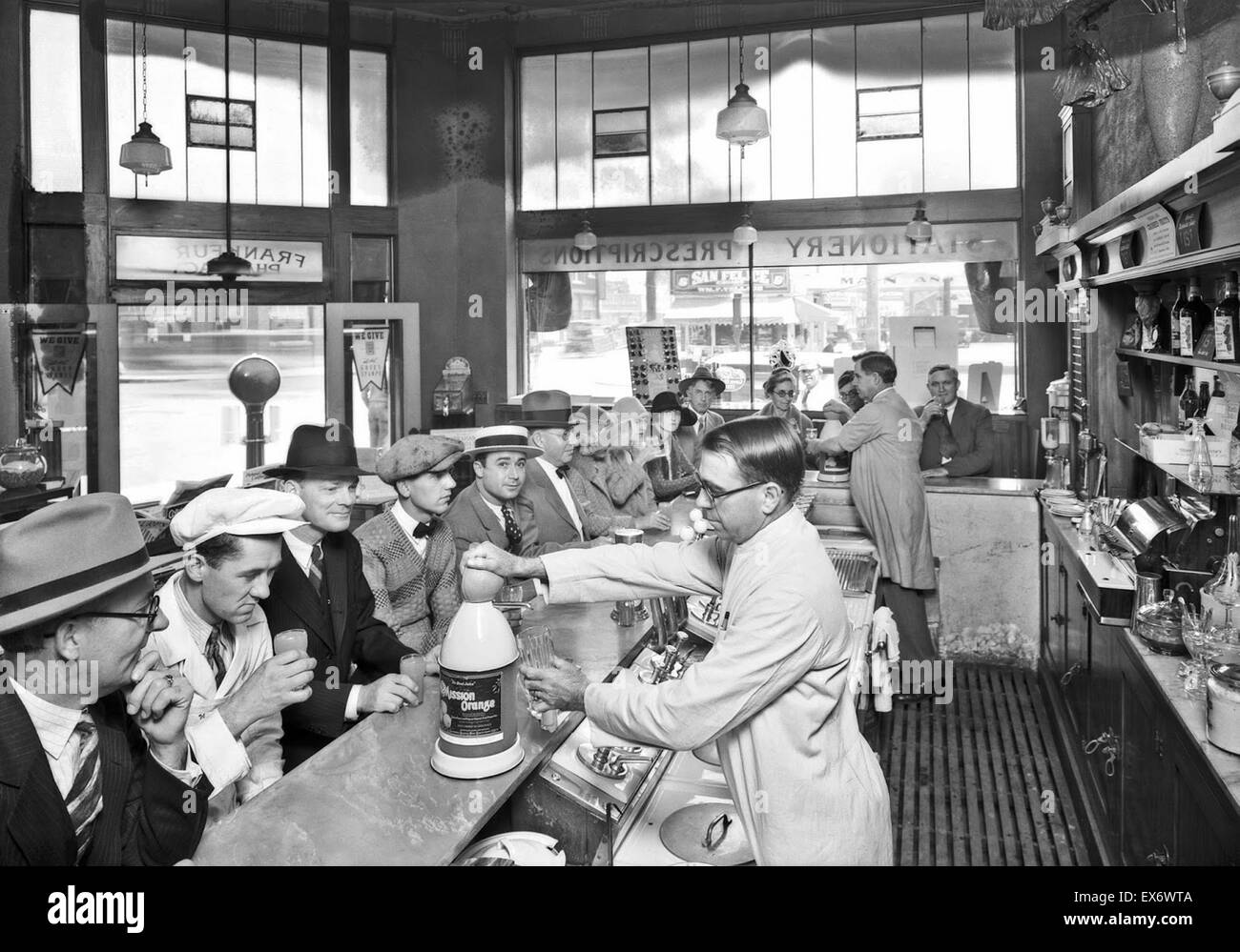 Drug store fountain, Southern California, 1927. (Identified as Frankfurt Pharmacy, Rosemead, California). Stock Photo