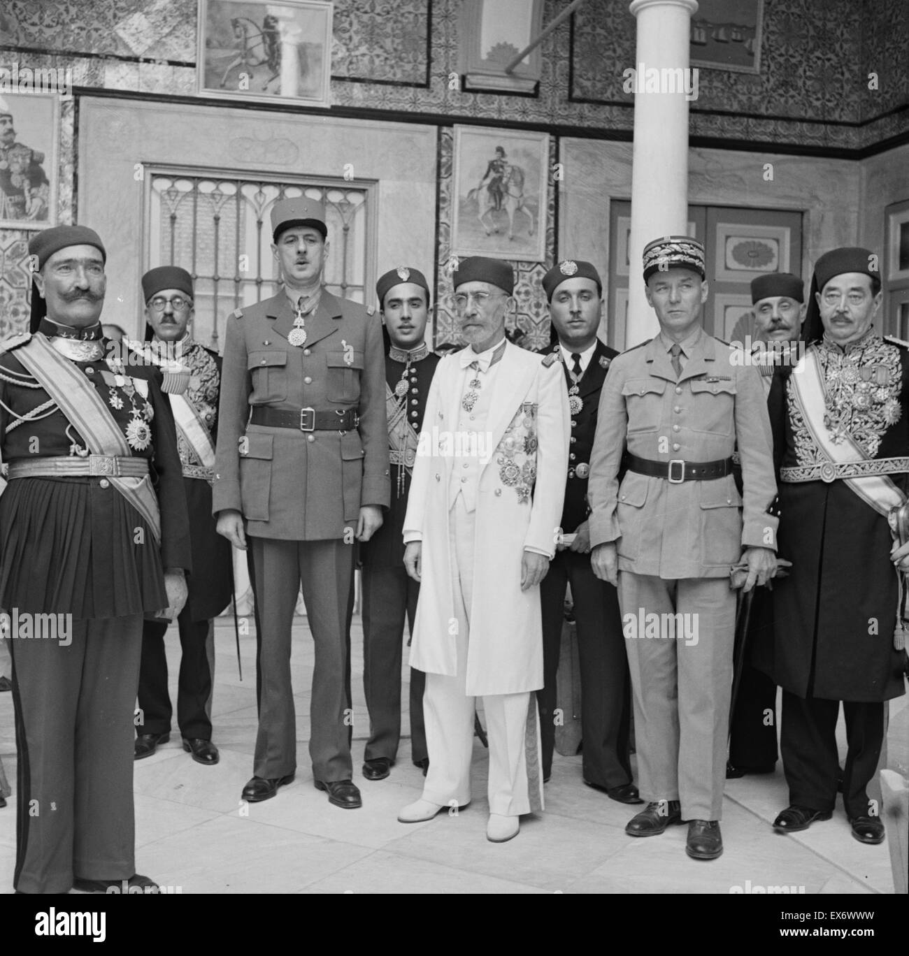 General Charles de Gaulle leader of the Free French forces consulting with the Bey of Tunis in 1943, Tunisia; world war two. Muhammad VIII al-Amin (4 September 1881 – 30 September 1962) Stock Photo