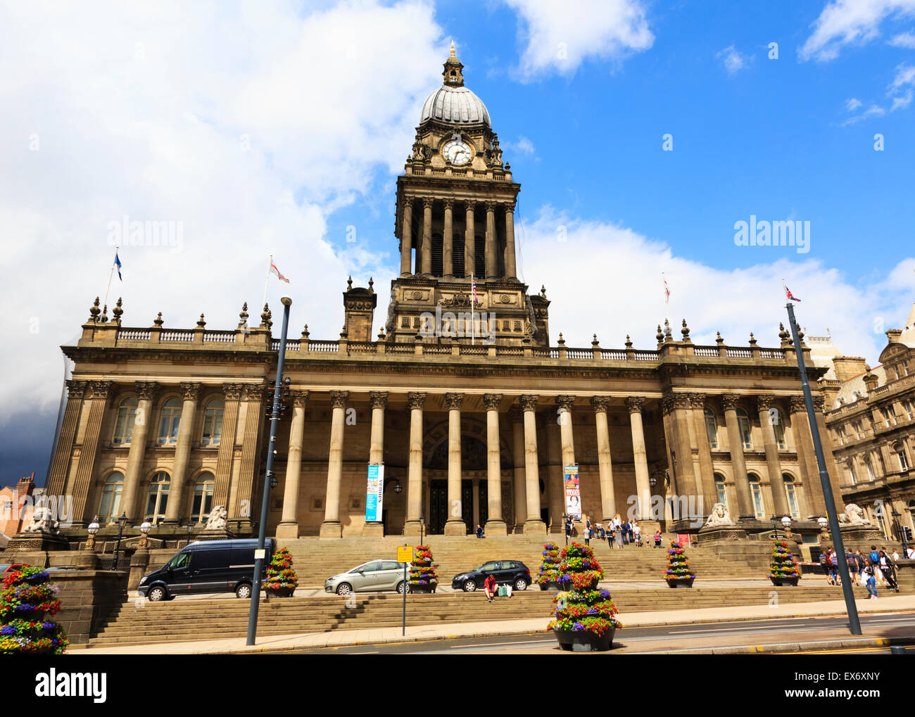 Leeds town hall building hi-res stock photography and images - Alamy