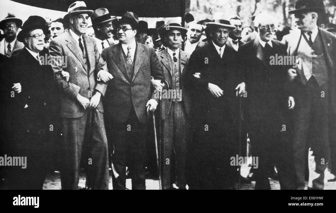Julián Besteiro Fernández (tallest man with hat at centre), and Indalecio Prieto Tuero (30 April 1883 – 11 February 1962), join socialist leaders at a march in Madrid 1931 . Stock Photo