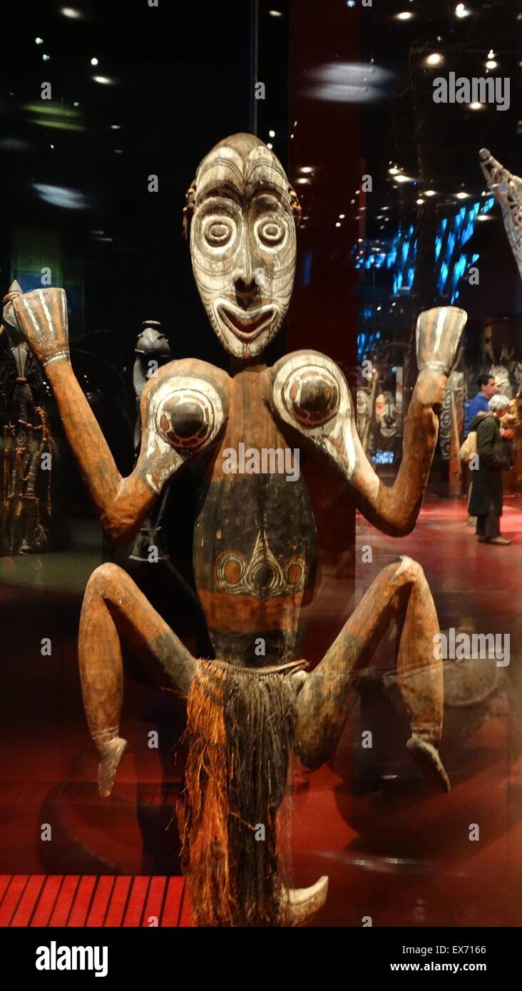 Mask from the Chambri (previously spelled Tchambuli) are an ethnic group in the Chambri Lakes region in the East Sepik province of Papua New Guinea Stock Photo