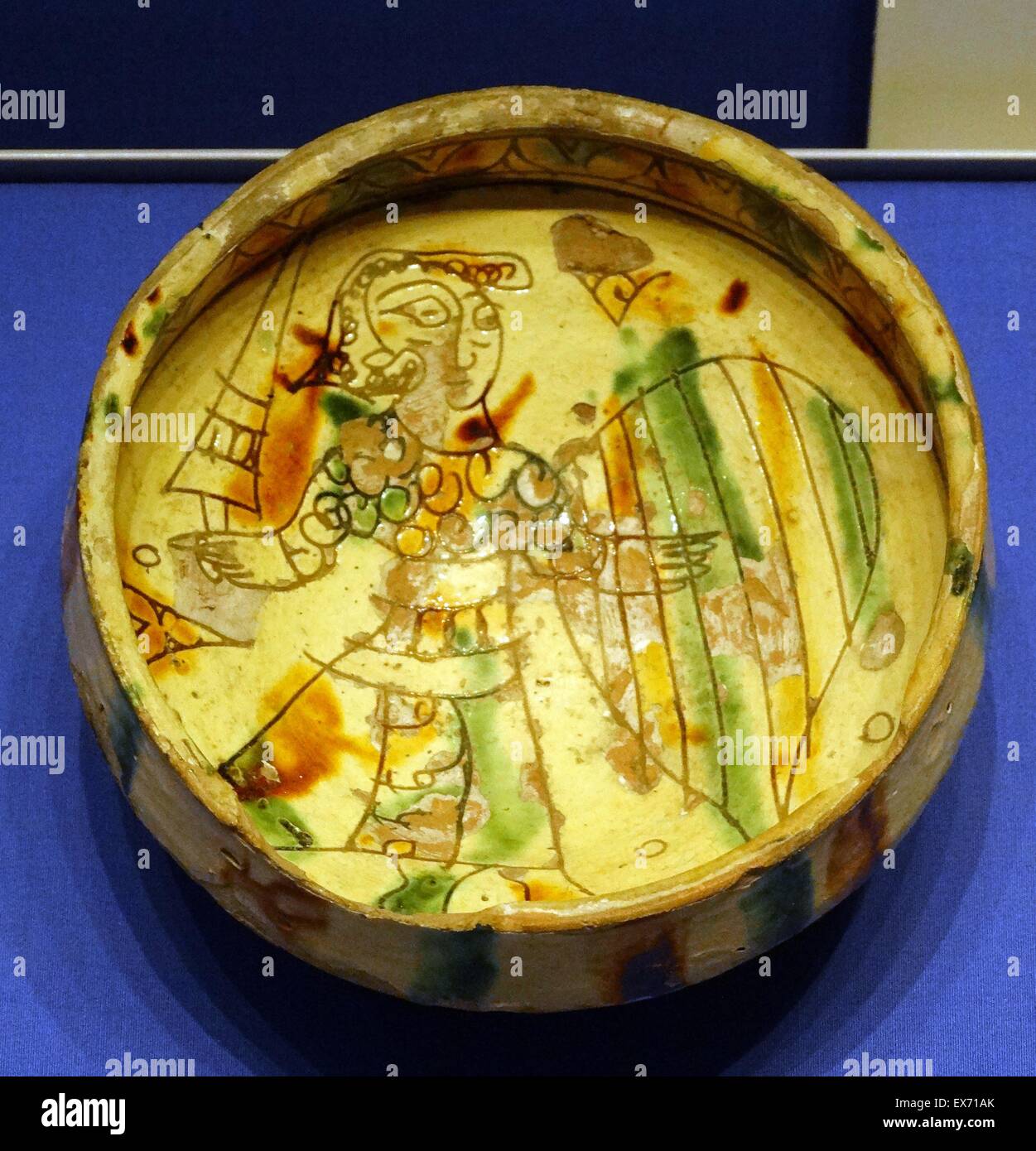 Bowl and coins from Cyprus Crusader forces which took control of Cyprus from the Byzantine Empire in 1191. shows Byzantine influences. Earthenware vessel decorated with characteristic incised designs circa 1218-53 Stock Photo