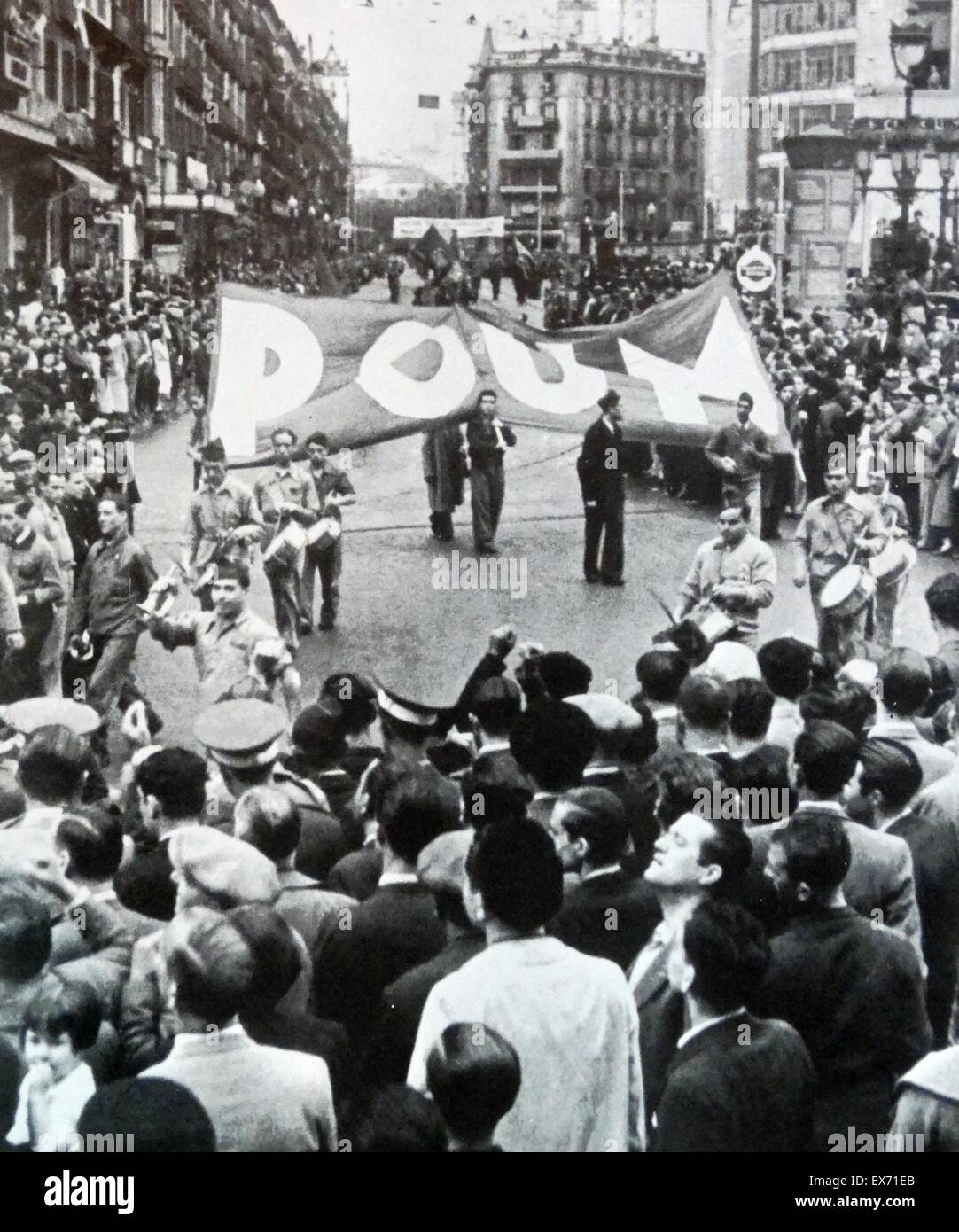 POUM and other republicans march in Barcelona, Spain 1936 Stock Photo