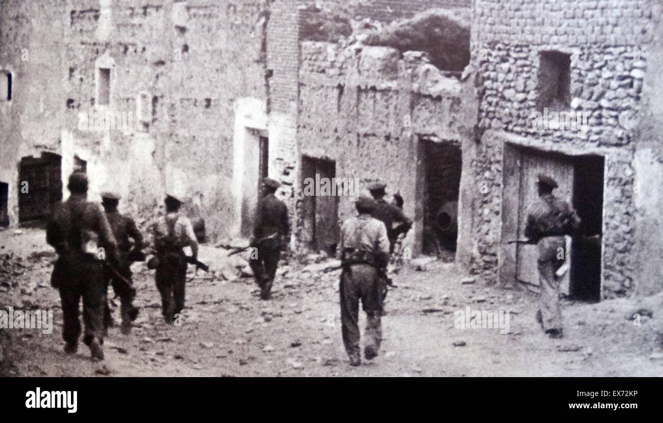 Republican soldiers enter the deserted ruined town of Lleida (Lerida) a key defense point for Barcelona during the Spanish Civil War. The town fell to the nationalist Insurgents in 1938 Stock Photo