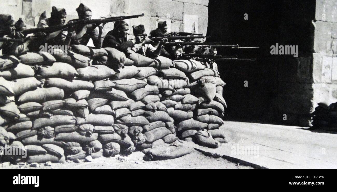 Nationalist soldiers fight behind a barricade during the Spanish Civil War Stock Photo