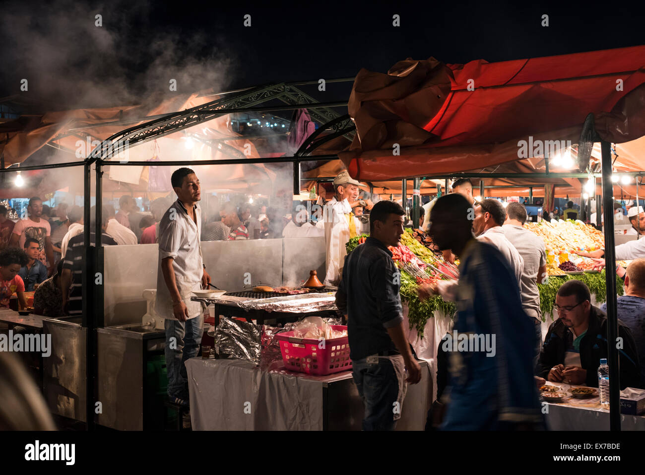 A great night at the Jemaa el Fna in Marrakech - Real Market Life Stock Photo