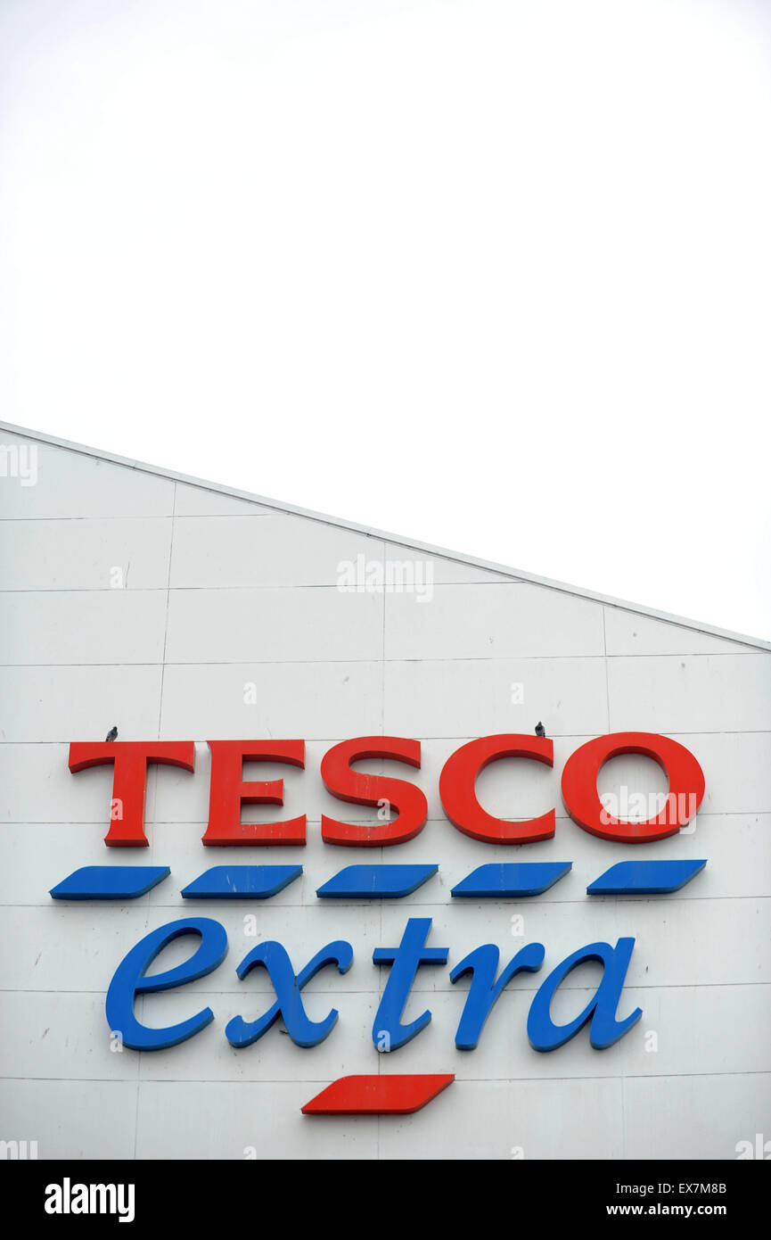 Tesco extra logo hi-res stock photography and images - Alamy