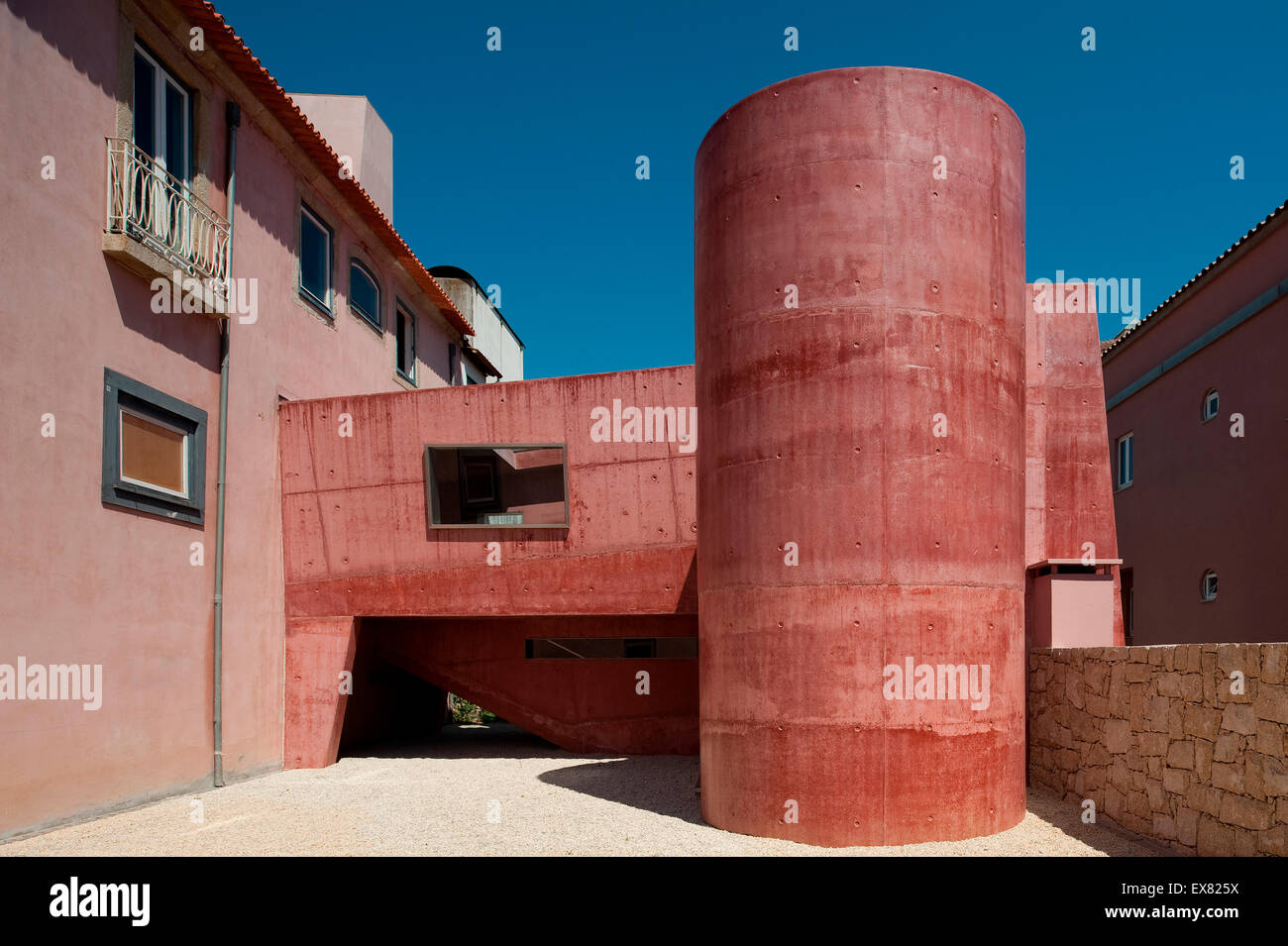 Pink pigmented concrete passage with elevator tower. Galleria Solar, Vila do Conde, Portugal. Architect: Manuel Maia Gomes, 2010 Stock Photo