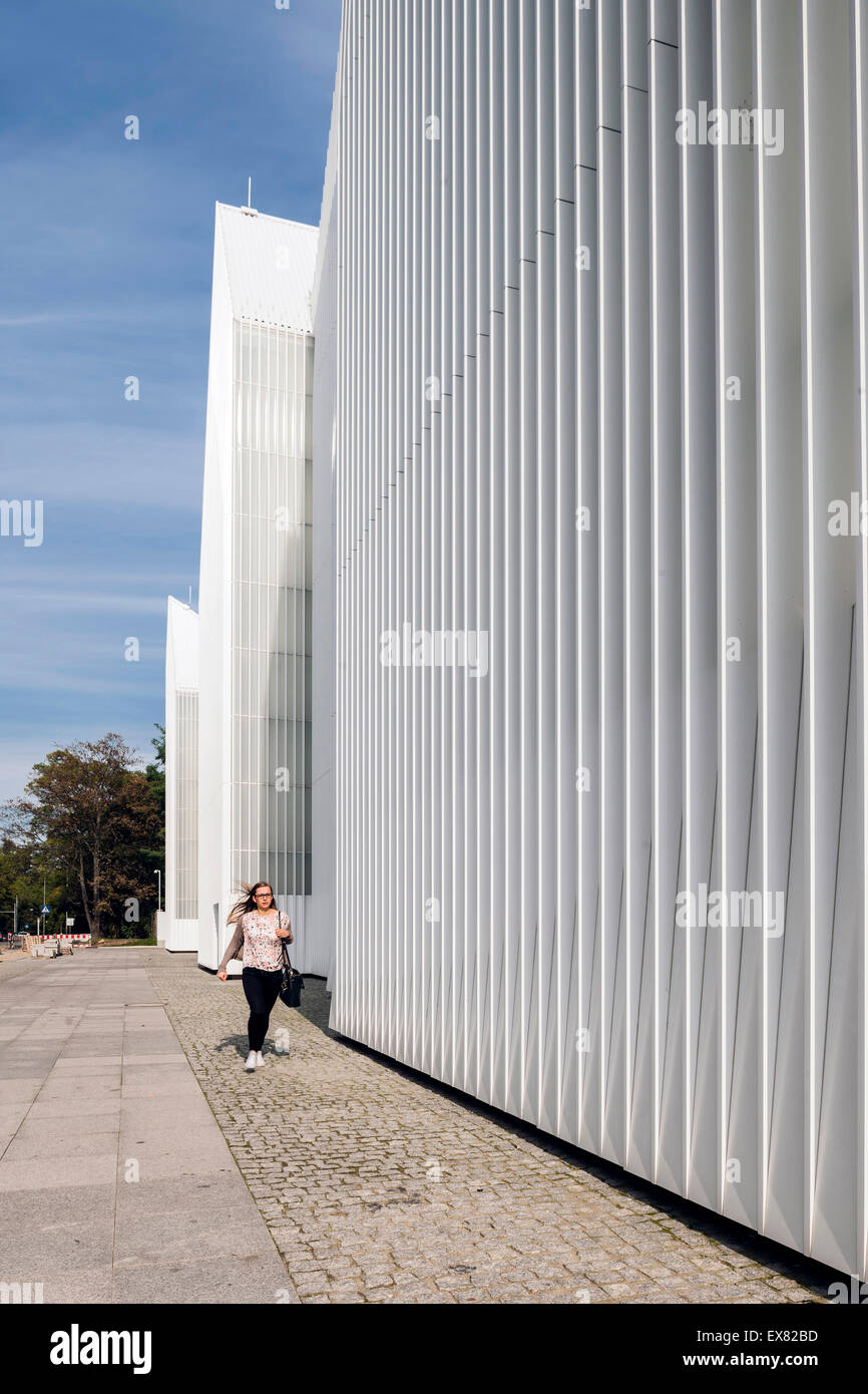 Facade perspective with walkway. Szczecin Philharmonic Hall, Szczecin, Poland. Architect: Estudio Barozzi Veiga, 2014. Stock Photo