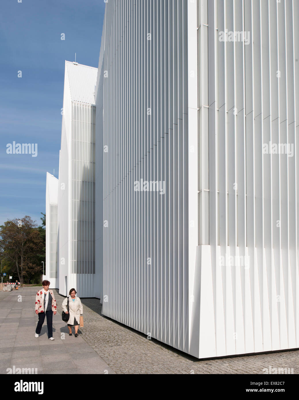 Facade perspective with walkway. Szczecin Philharmonic Hall, Szczecin, Poland. Architect: Estudio Barozzi Veiga, 2014. Stock Photo