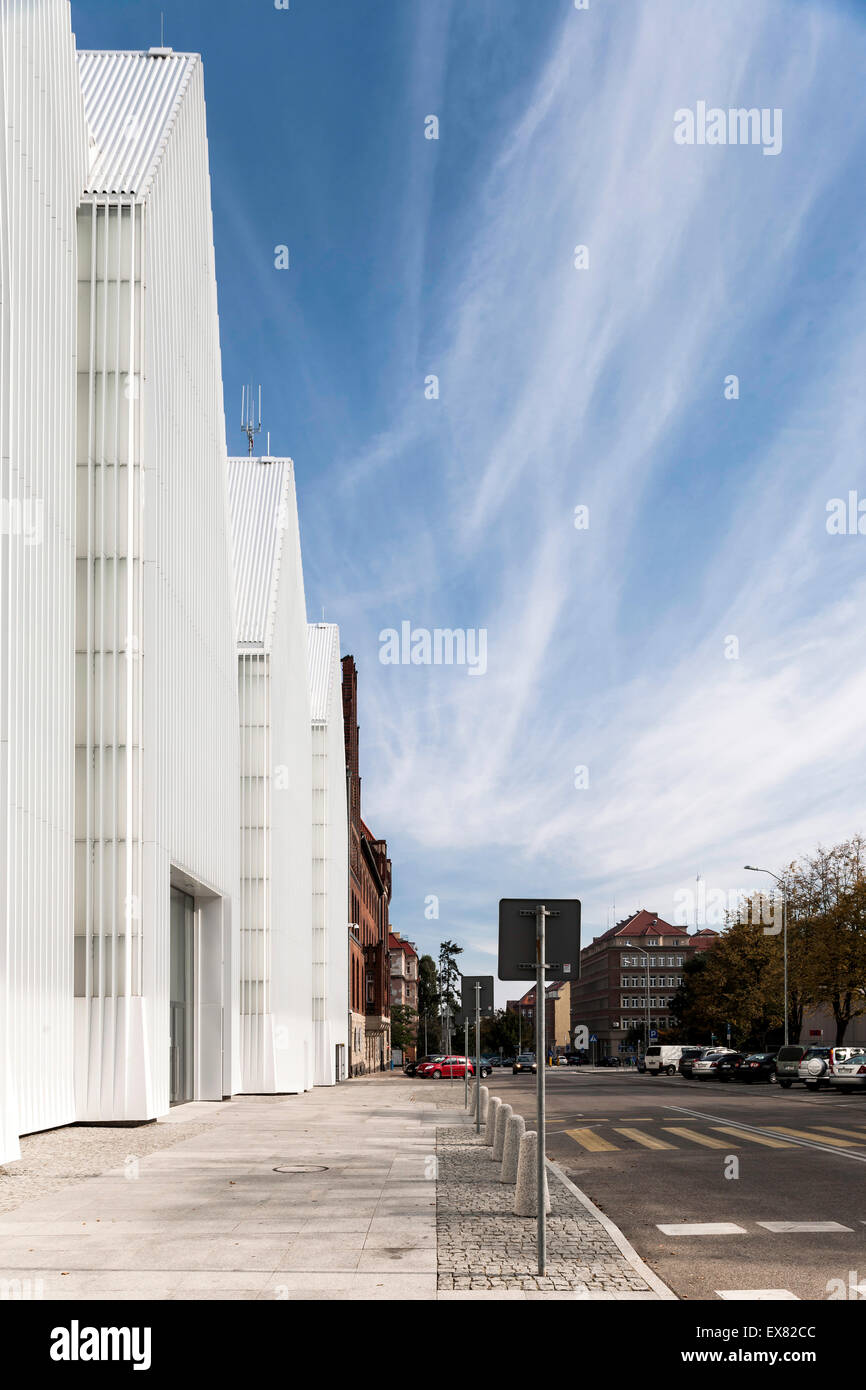 Perspective of street and contrasting facades. Szczecin Philharmonic Hall, Szczecin, Poland. Architect: Estudio Barozzi Veiga, 2 Stock Photo