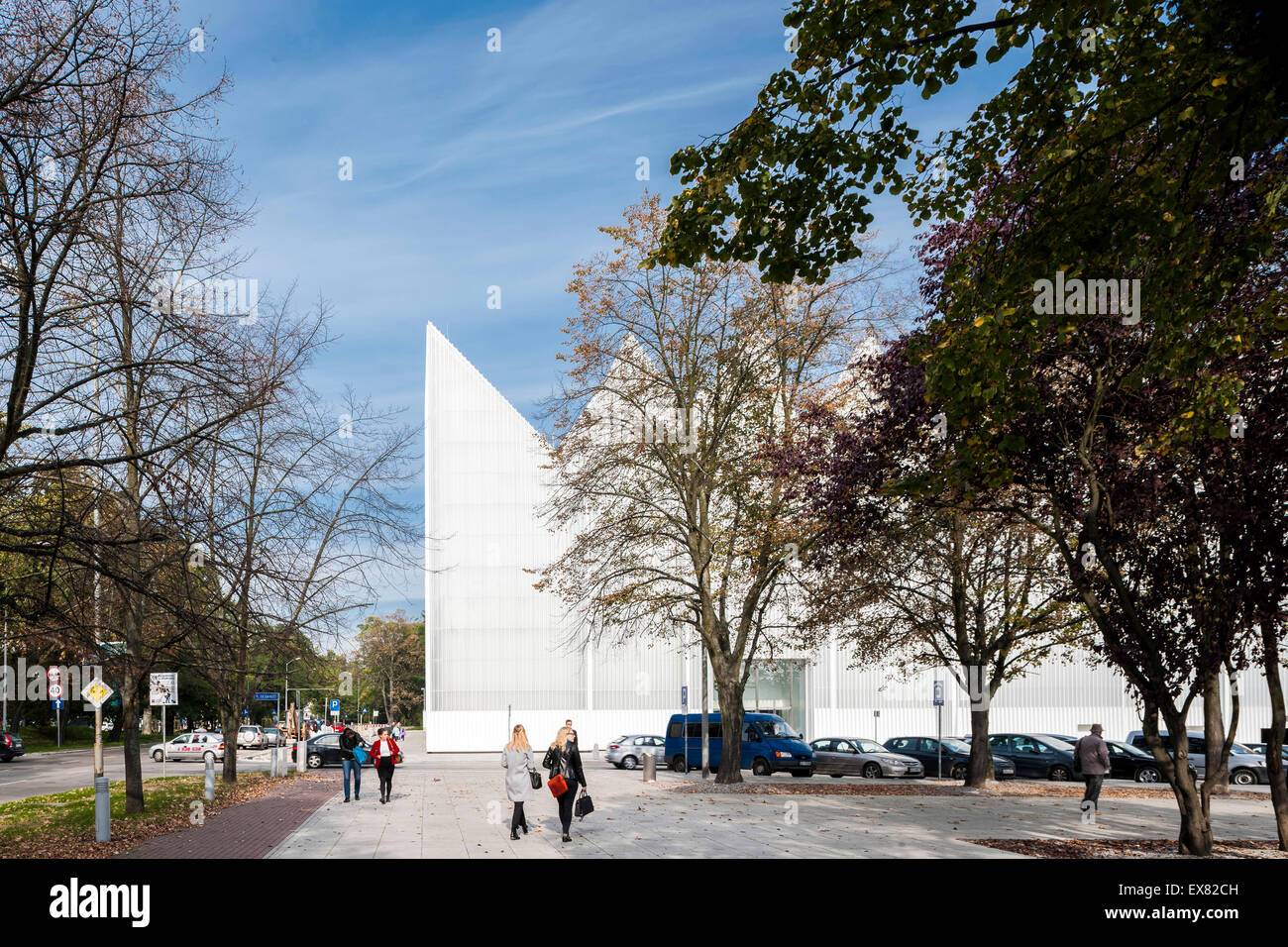 Public square with philharmonic hall beyond. Szczecin Philharmonic Hall, Szczecin, Poland. Architect: Estudio Barozzi Veiga, 201 Stock Photo