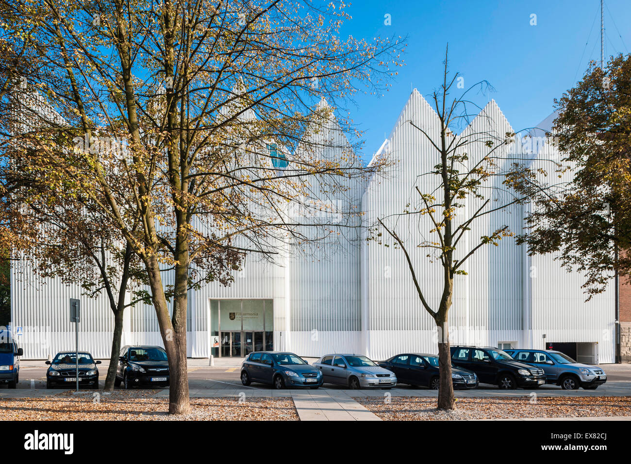 Public square with car park and philharmonic hall beyond. Szczecin Philharmonic Hall, Szczecin, Poland. Architect: Estudio Baroz Stock Photo