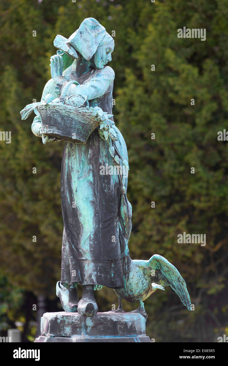 Sculpture of Mother Goose, in the Parc de l'Orangerie, Sraßburg, Alsace, France Stock Photo