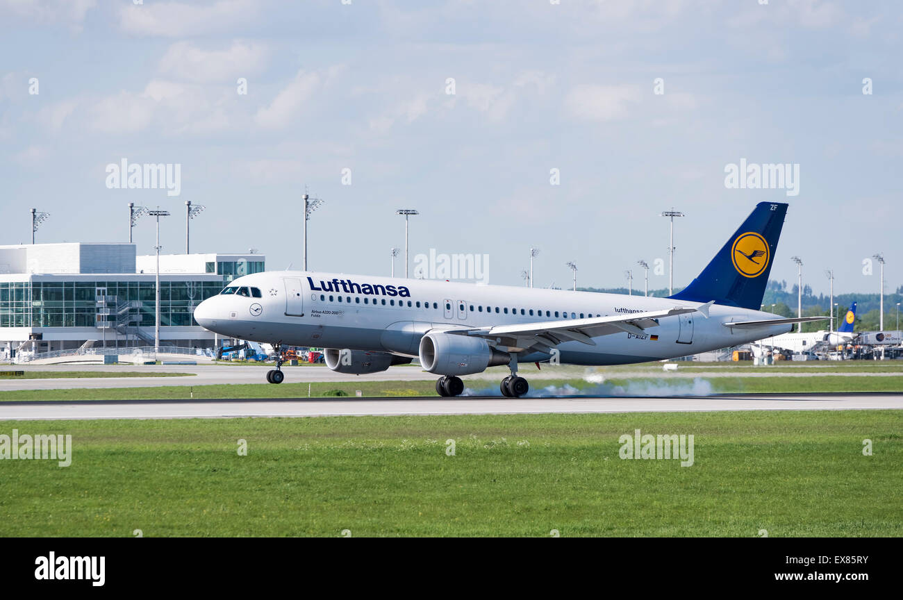 Lufthansa-Airbus 'Fulda', type A320-214, registration number D-AIZF, landing at Munich Airport, Munich, Upper Bavaria, Bavaria Stock Photo