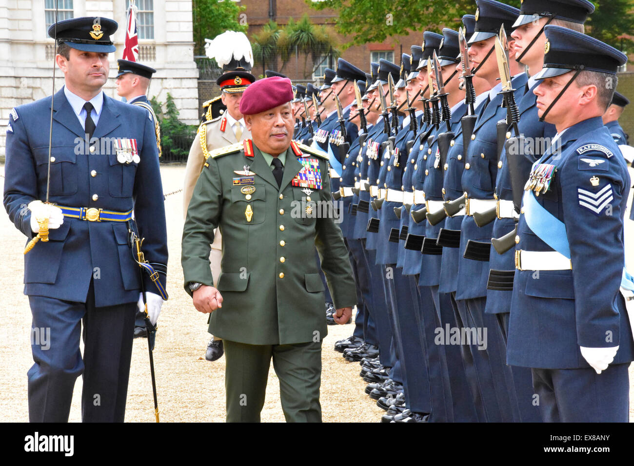Squadron leader rank hi-res stock photography and images - Alamy